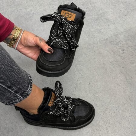 Czarne sneakersy damskie z futerkiem – na nodze